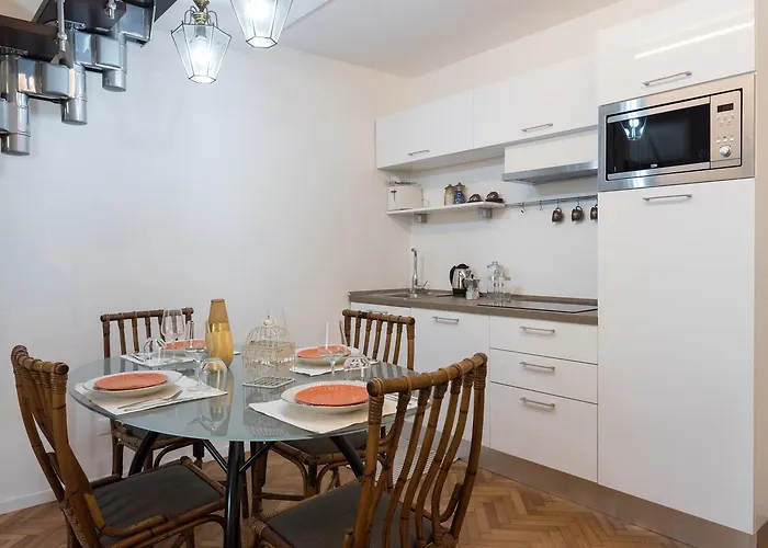 Old Bridge: Historical And Chic Apartment