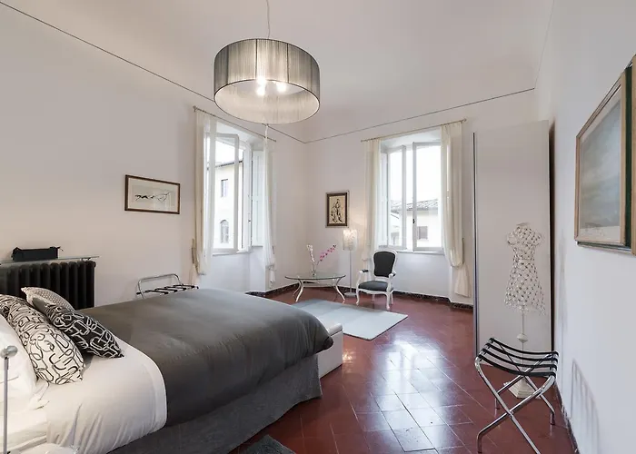 Old Bridge: Historical And Chic Apartment